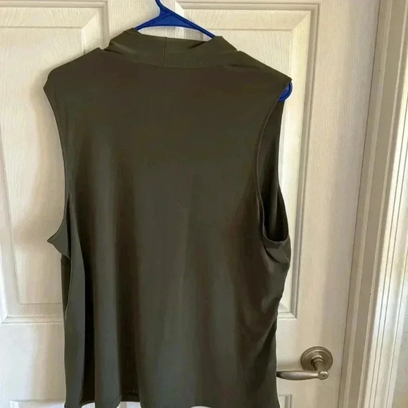 NWOT Lane Bryant Women’s SZ 18/20 V Neck Sleeveless Top 95/5 Polyester/Spandex - Picture 5 of 5